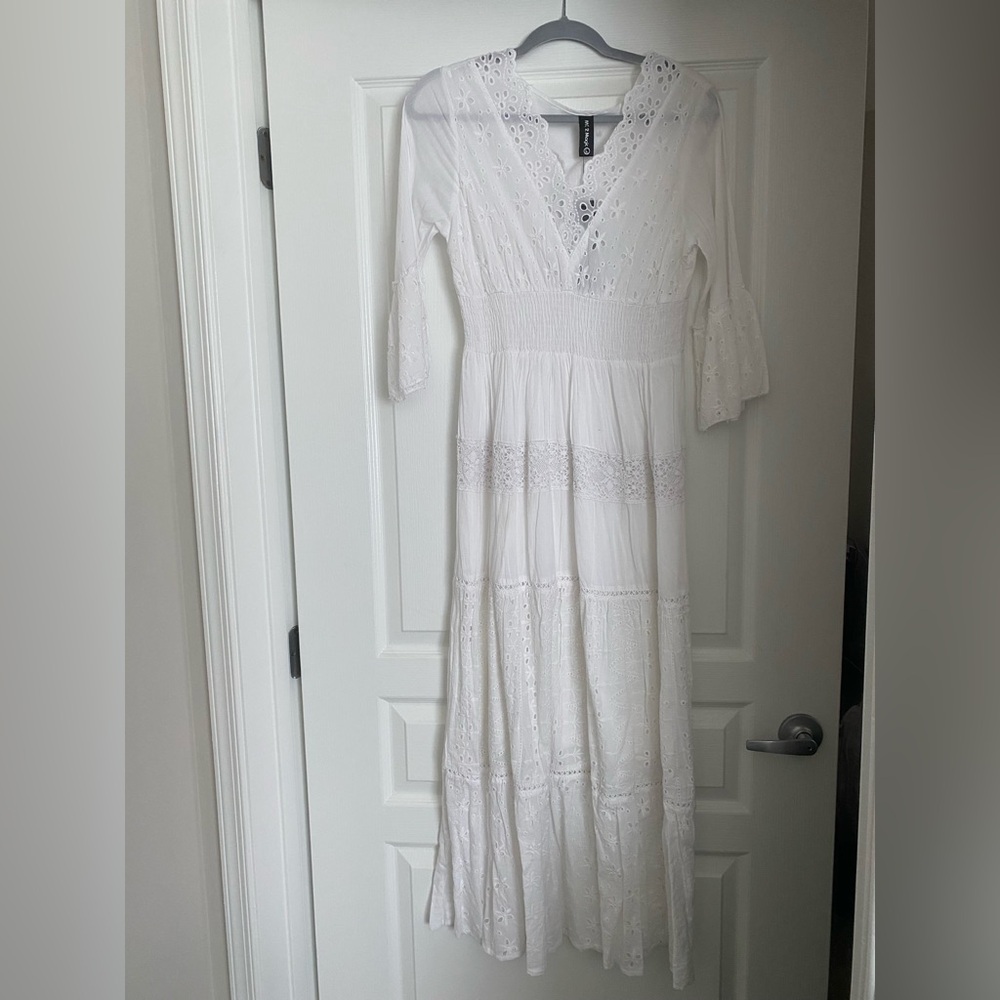 Elegant White Lace Mid-Sleeve Dress